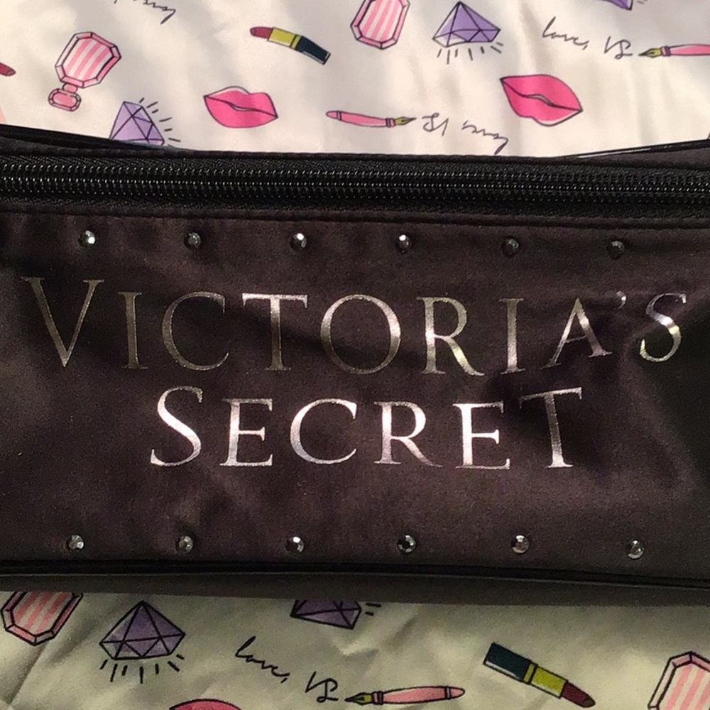 Victoria’s Secret 3 pcs travel case w/ satin cloth - Picture 3 of 7